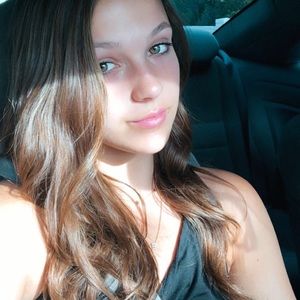 Meet your Posher, Camille